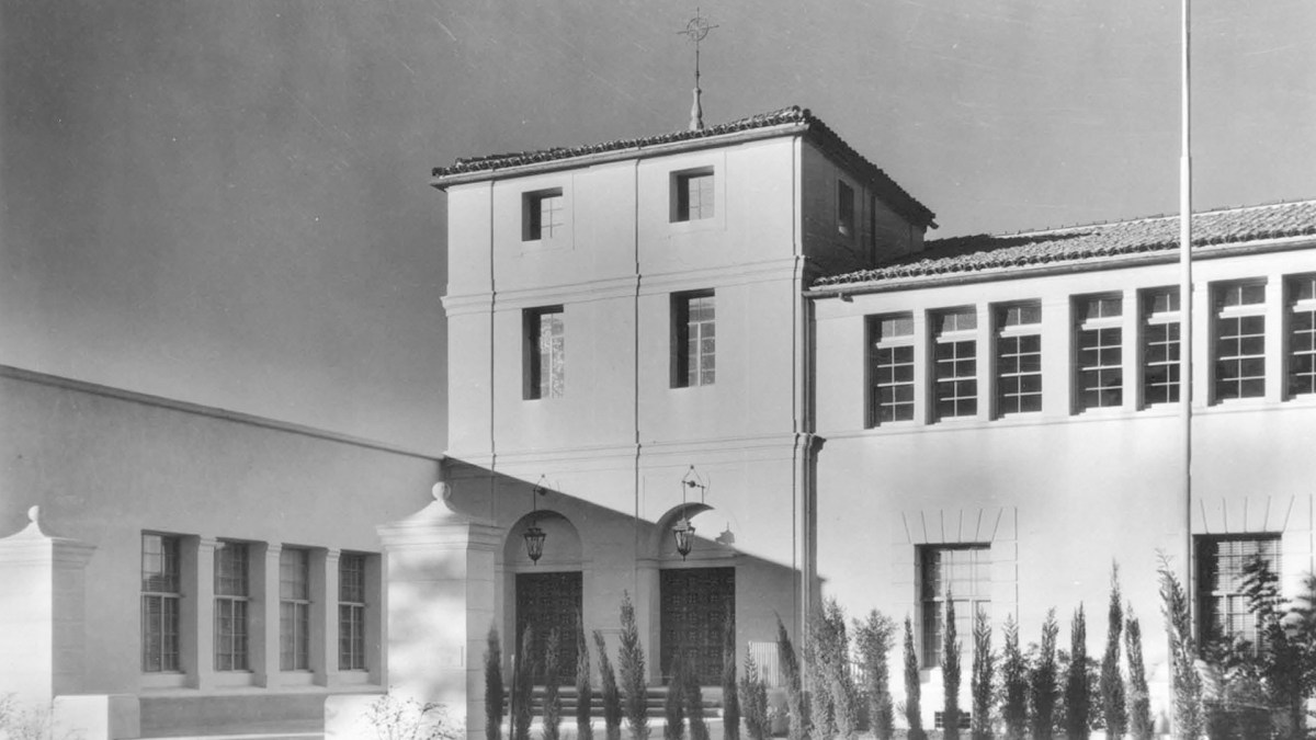 Mount Carmel Senior High (LA): The Rise and Fall of a Historic High School in South Los Angeles